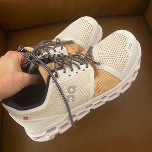 On Cloudstratus Running Shoe